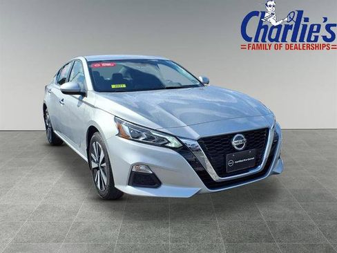 Certified 2021 Nissan Altima 2.5 SV image 3