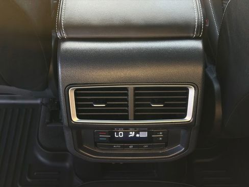 Used 2025 Volkswagen Atlas SE image 27