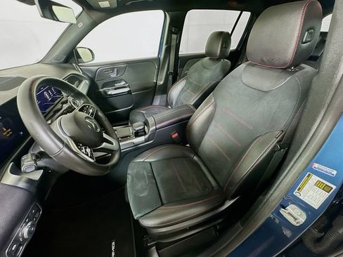 Used 2023 Mercedes-Benz GLB 250 4MATIC image 23