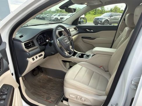 Used 2023 GMC Acadia Denali w/ Denali Technology Package AWD/4WD image 16