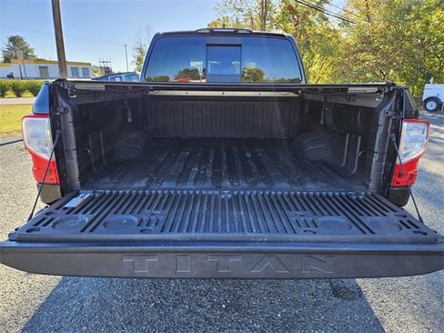 Used 2022 Nissan Titan SV w/ SV Convenience Package image 13