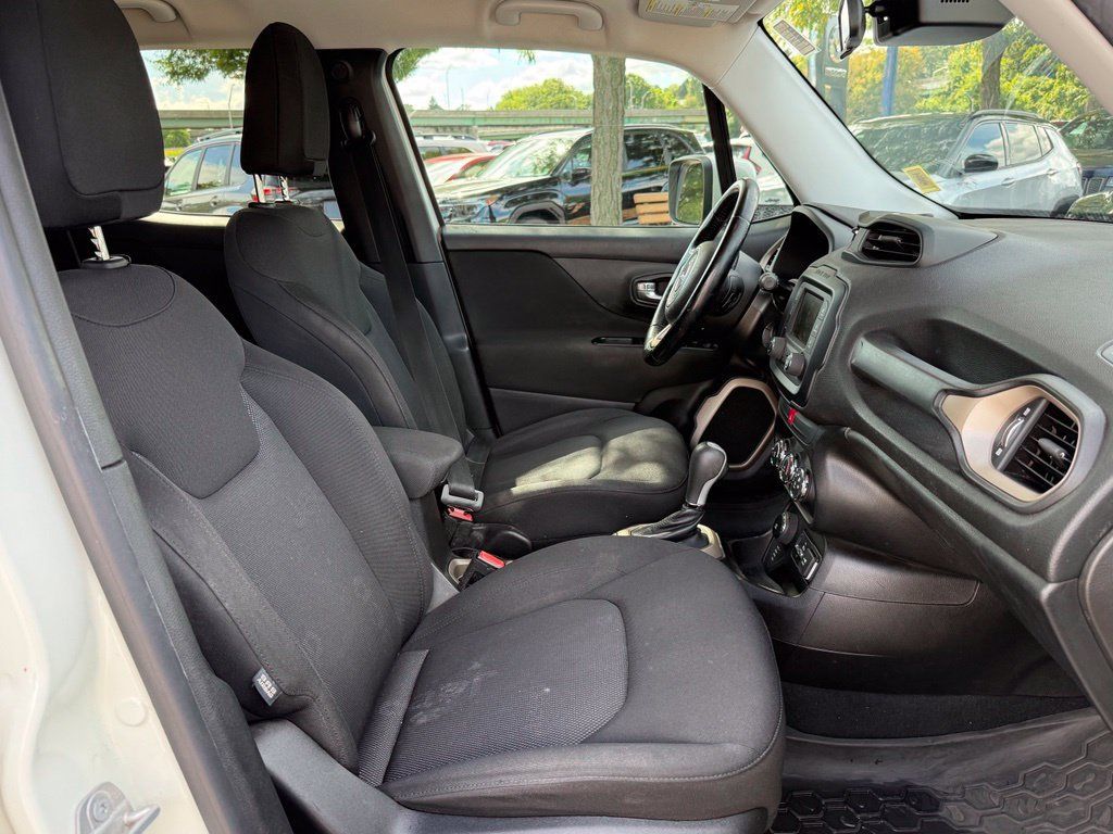 Used 2017 Jeep Renegade Latitude AWD/4WD image 23