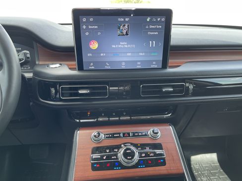 Used 2024 Lincoln Aviator Reserve w/ Equipment Group 201A image 24