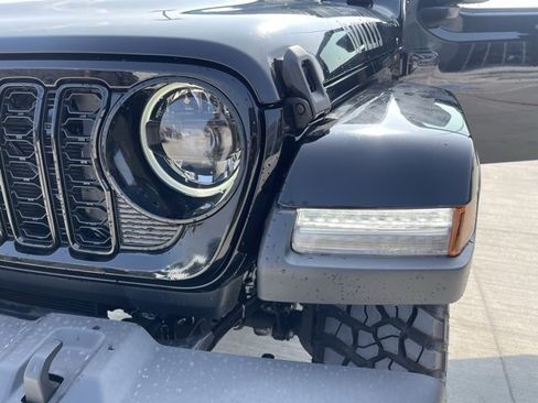 New 2025 Jeep Gladiator Willys image 13