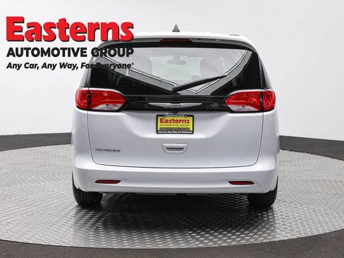 Used 2022 Chrysler Voyager LX FWD image 6