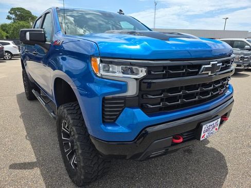 Used 2022 Chevrolet Silverado 1500 LT Trail Boss w/ LT Trail Boss Premium Package AWD/4WD image 2