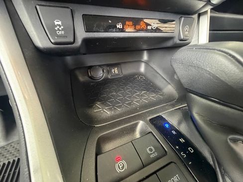 Used 2023 Toyota RAV4 LE AWD/4WD image 31