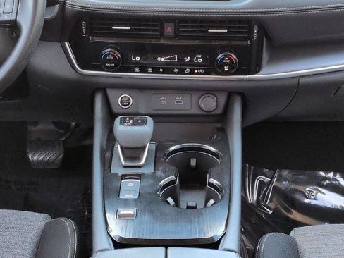 Certified 2022 Nissan Rogue SV FWD image 19
