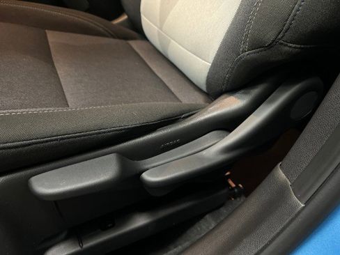 Used 2025 Chevrolet Trax LS w/ LS Convenience Package image 30