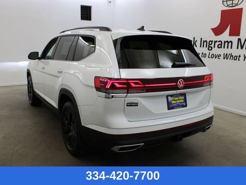 New 2026 Volkswagen Atlas SE image 2