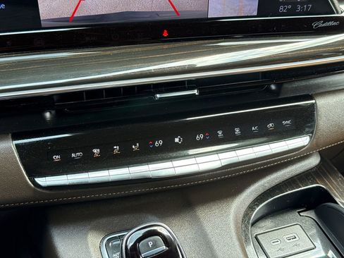 Used 2023 Cadillac Escalade Premium Luxury w/ Performance Package image 28