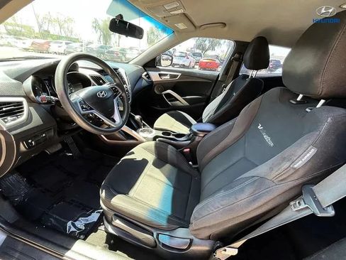 Used 2015 Hyundai Veloster FWD image 11