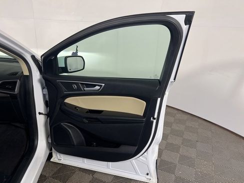 Used 2020 Ford Edge SEL w/ Cold Weather Package image 25