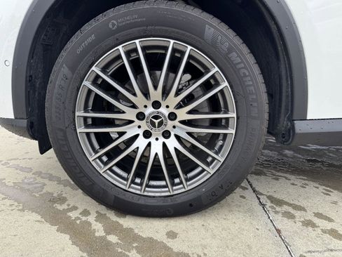 Certified 2025 Mercedes-Benz GLC 300 image 6