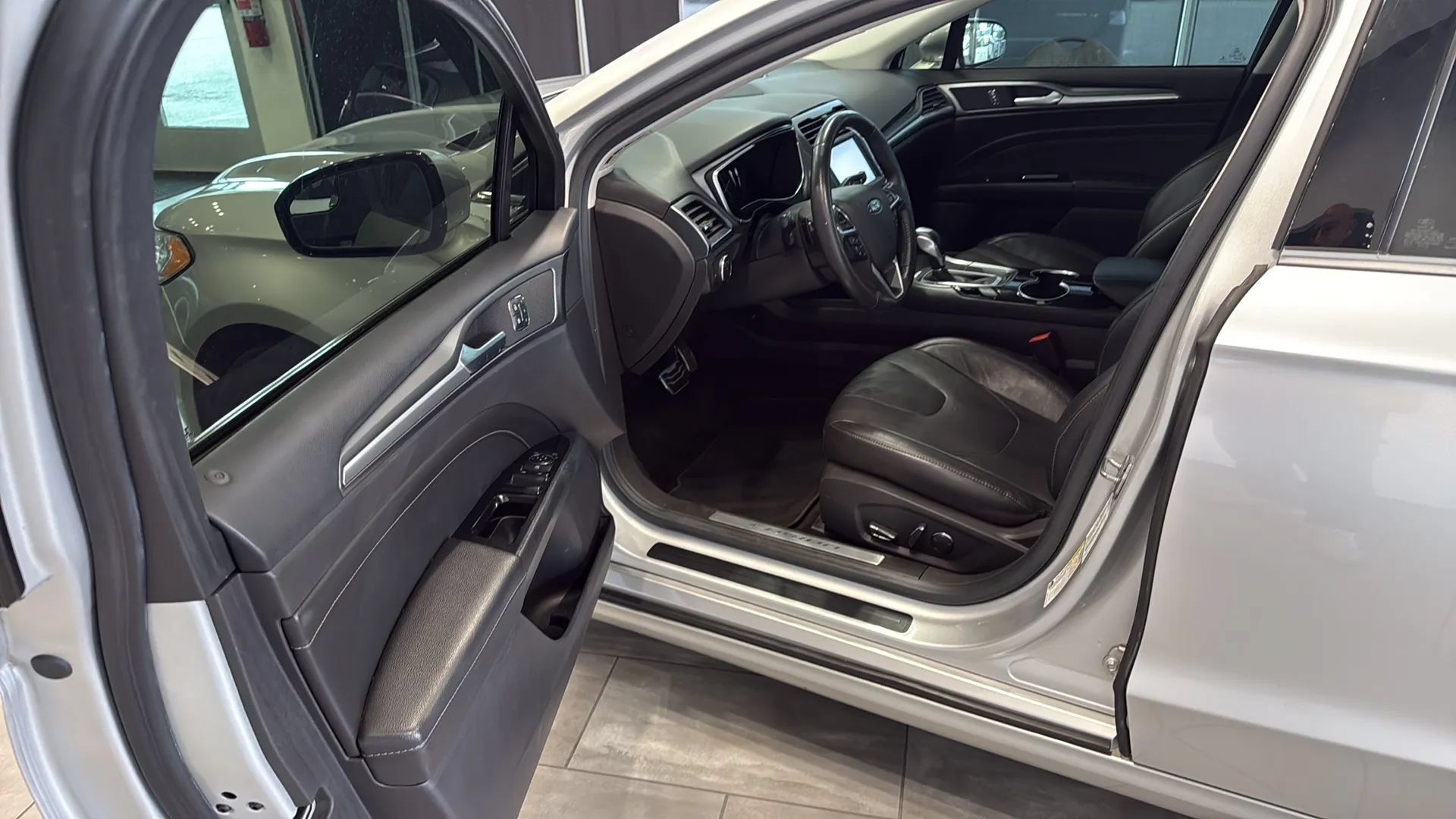 Used 2016 Ford Fusion Titanium AWD/4WD image 13