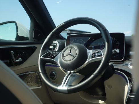 Used 2022 Mercedes-Benz C 300 C 300 4MATIC Sedan image 7