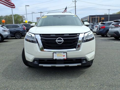 Used 2022 Nissan Pathfinder SL AWD/4WD image 2
