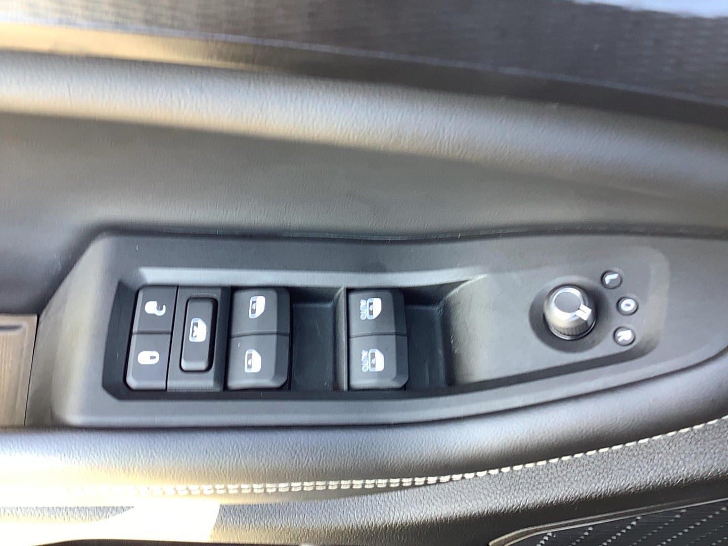 Certified 2025 Jeep Grand Cherokee Altitude AWD/4WD image 10