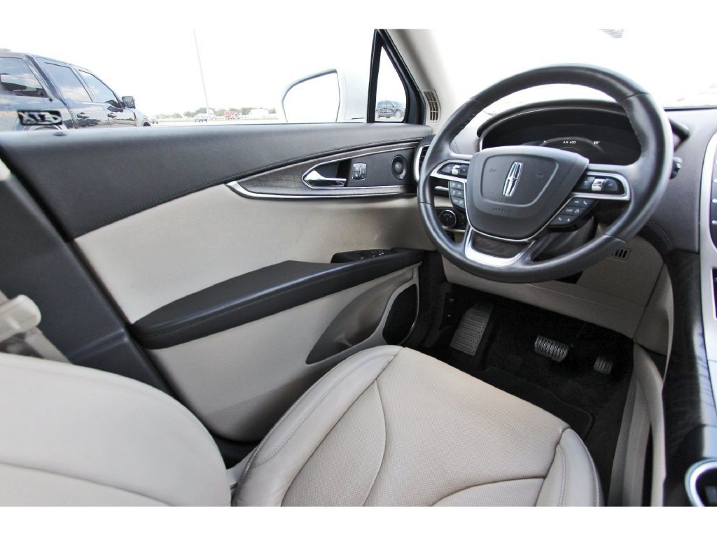Used 2020 Lincoln Nautilus Reserve w/ Equipment Group 201A FWD image 9