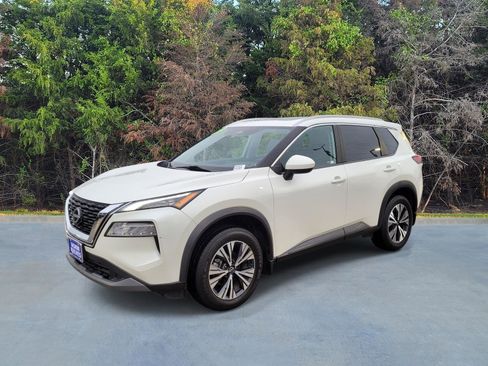 Used 2023 Nissan Rogue SV w/ SV Premium B Package FWD image 1