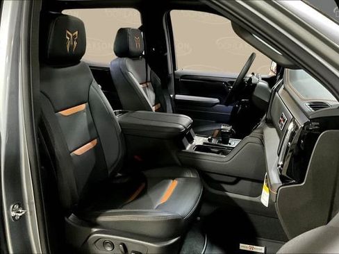 New 2025 GMC Sierra 1500 AT4 w/ AT4 Premium Package AWD/4WD image 12