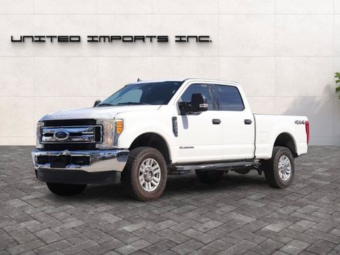 Used 2019 Ford F250 XLT w/ Snow Plow Prep Package AWD/4WD image 3