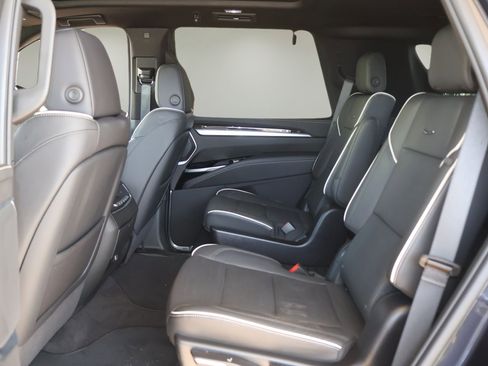 Certified 2025 Cadillac Escalade Premium Luxury AWD/4WD image 12