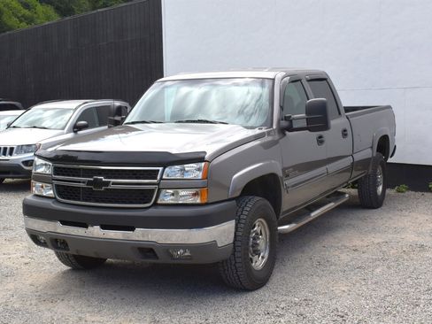 Used 2006 Chevrolet Silverado 2500 W/T AWD/4WD image 8
