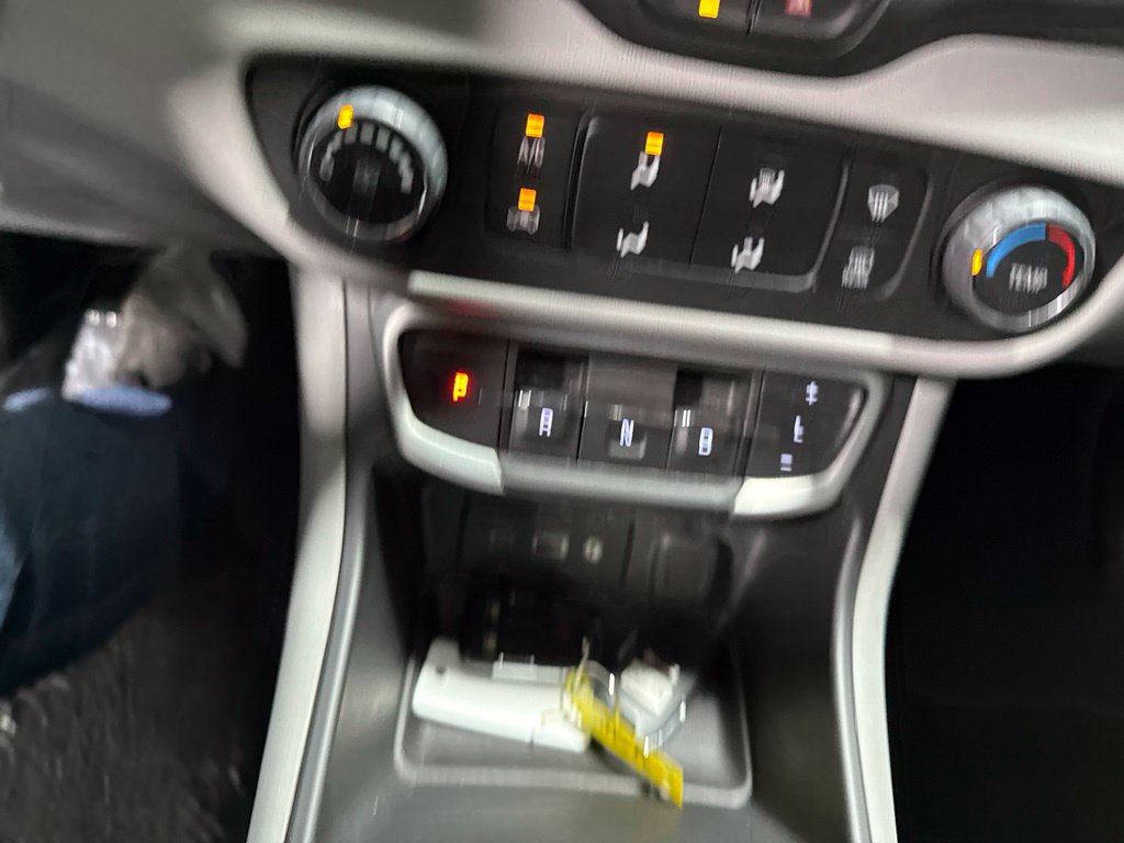 Used 2024 GMC Terrain SLE FWD image 35