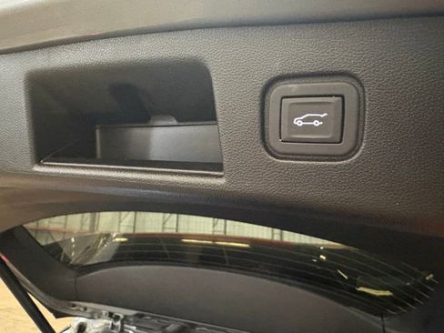 Used 2024 Chevrolet Blazer EV LT image 17