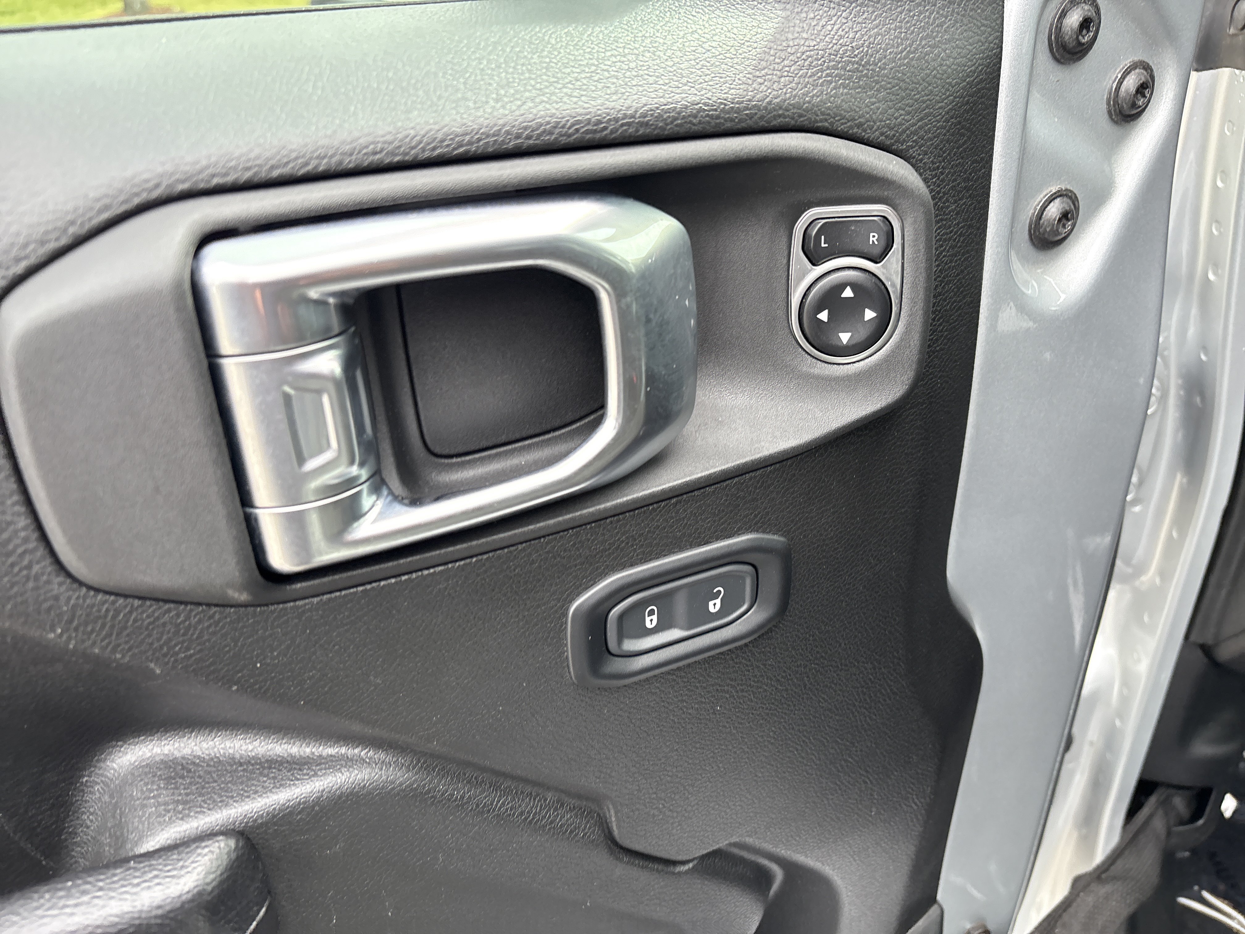 Used 2023 Jeep Gladiator Mojave w/ Cold Weather Group AWD/4WD image 15