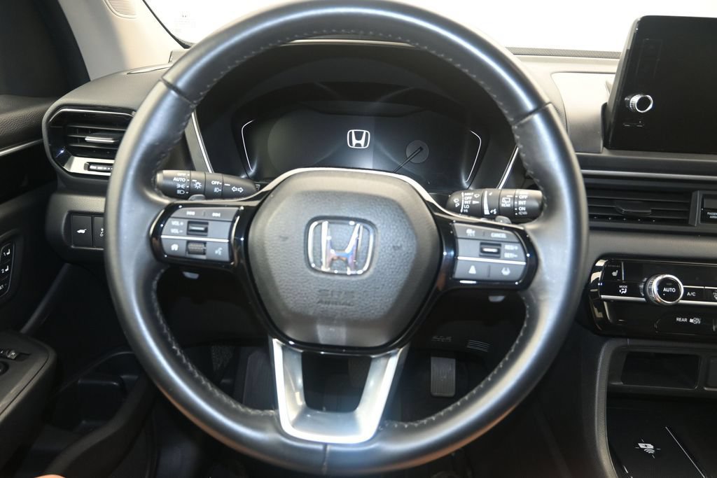 Used 2025 Honda Pilot EX-L image 13