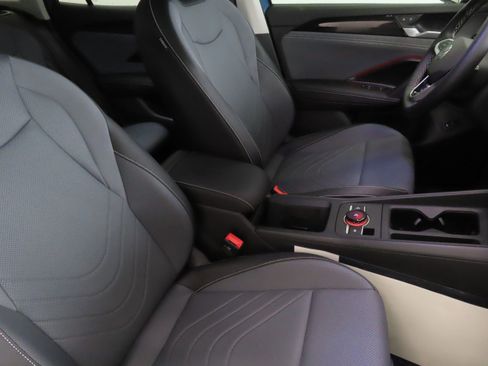 New 2025 Volkswagen Tiguan SE FWD image 24