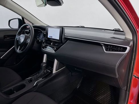 Used 2025 Toyota Corolla Cross LE w/ Moonroof Package FWD image 32