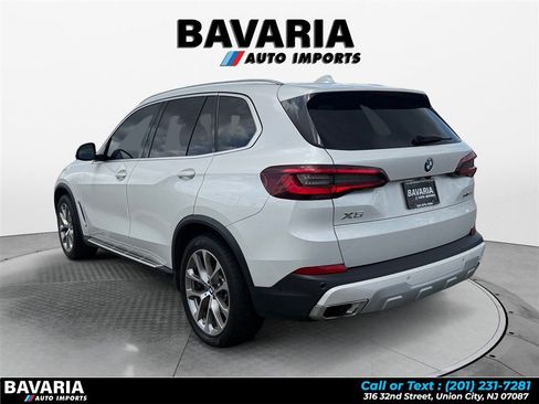 Used 2022 BMW X5 xDrive40i w/ Premium Package AWD/4WD image 3