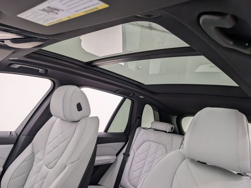 New 2026 BMW X5 sDrive40i w/ M Sport Package RWD image 16