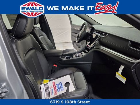 New 2025 Jeep Grand Cherokee L Limited image 9