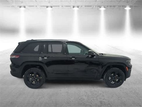 New 2025 Jeep Grand Cherokee Limited image 9
