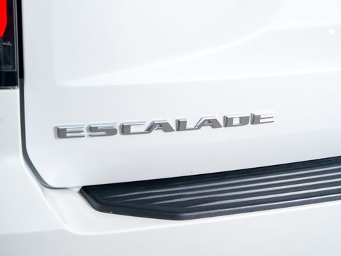 Used 2021 Cadillac Escalade Premium Luxury AWD/4WD image 24