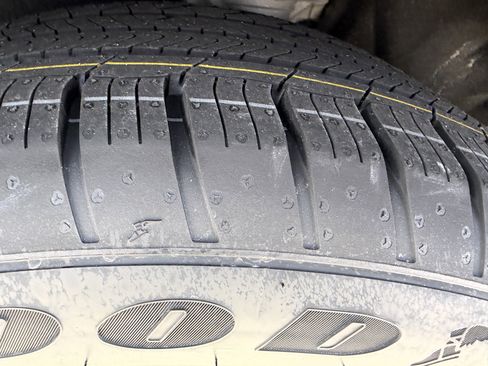 Used 2022 Audi e-tron Premium image 36