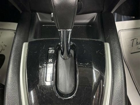 Used 2016 Nissan Rogue SL w/ SL Premium Package image 29