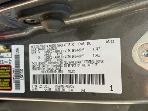 Used 2024 Toyota Tundra Platinum AWD/4WD image 38