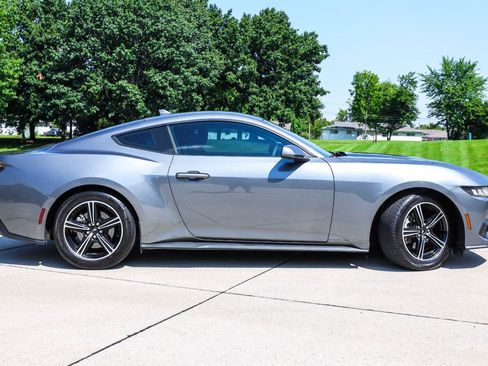 Used 2024 Ford Mustang Coupe RWD image 5