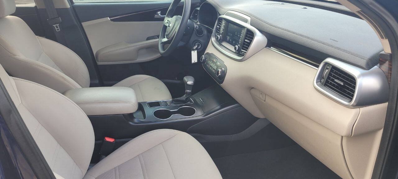 Used 2020 Kia Sorento LX FWD image 17