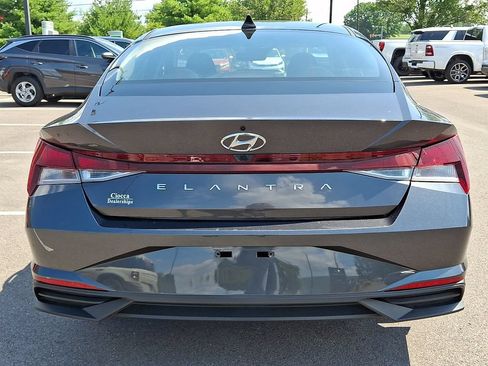 Used 2021 Hyundai Elantra SEL w/ Convenience Package FWD image 8