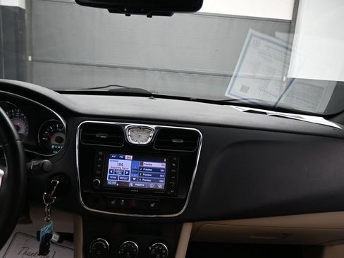 Used 2011 Chrysler 200 Limited FWD image 46