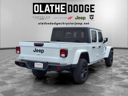 Used 2023 Jeep Gladiator Sport image 29