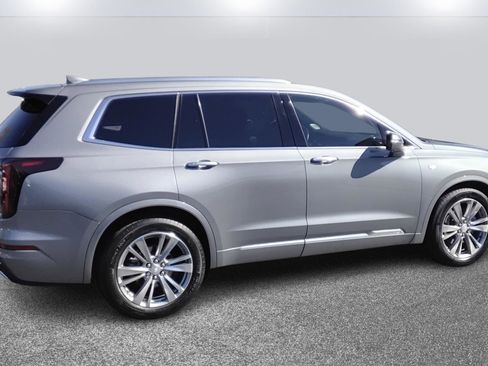 Used 2023 Cadillac XT6 Premium Luxury image 4