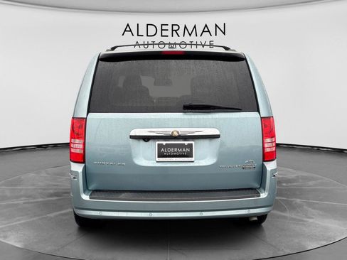 Used 2010 Chrysler Town & Country Limited w/ Entertainment Group #3 FWD image 4