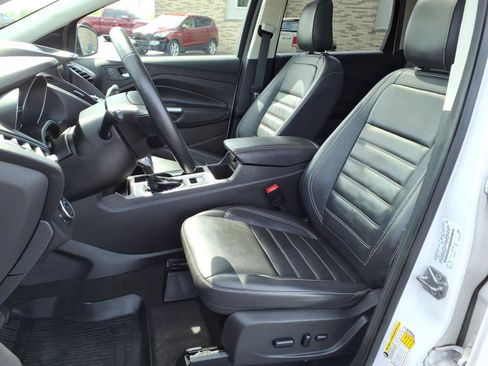 Used 2019 Ford Escape Titanium AWD/4WD image 9